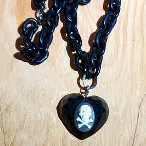 Vintage Y2K Goth Skull necklace